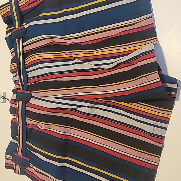 The Get XL  shorts.  Perfect for summer outings. - Picture 6 of 7